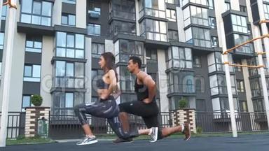 体育夫妇在夏天在城里做午餐，练习交叉<strong>健身</strong>。 <strong>男女</strong>运动服和谐